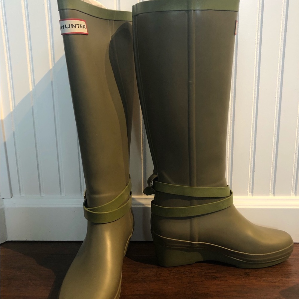 RARE Andora tall olive green wedge Hunter Boots size 6